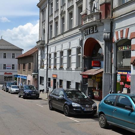Hotel Posta Benesov  Extérieur photo
