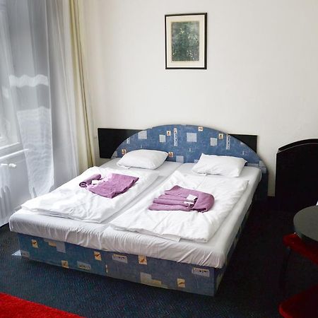 Hotel Posta Benesov  Extérieur photo