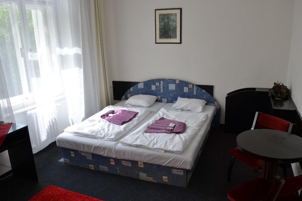 Hotel Posta Benesov  Extérieur photo