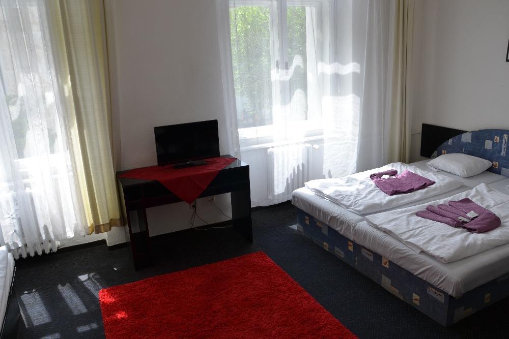 Hotel Posta Benesov  Extérieur photo