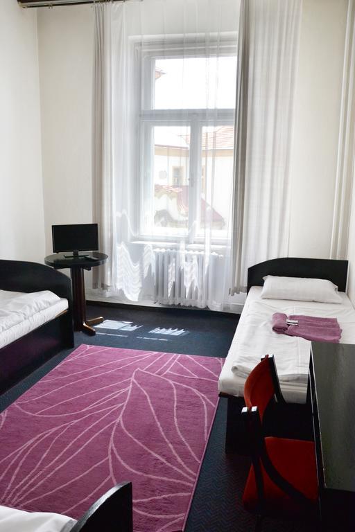 Hotel Posta Benesov  Extérieur photo