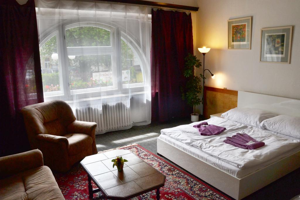 Hotel Posta Benesov  Extérieur photo