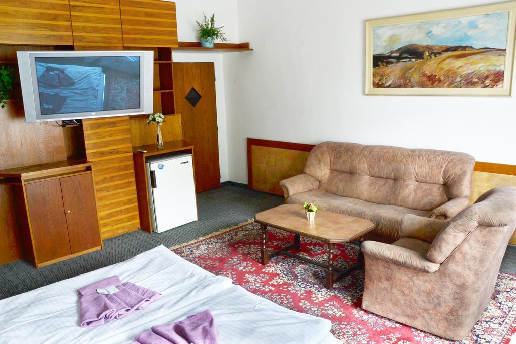 Hotel Posta Benesov  Extérieur photo