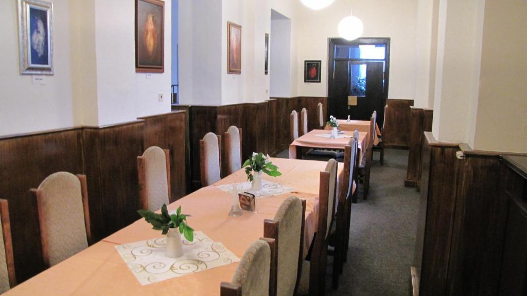 Hotel Posta Benesov  Extérieur photo