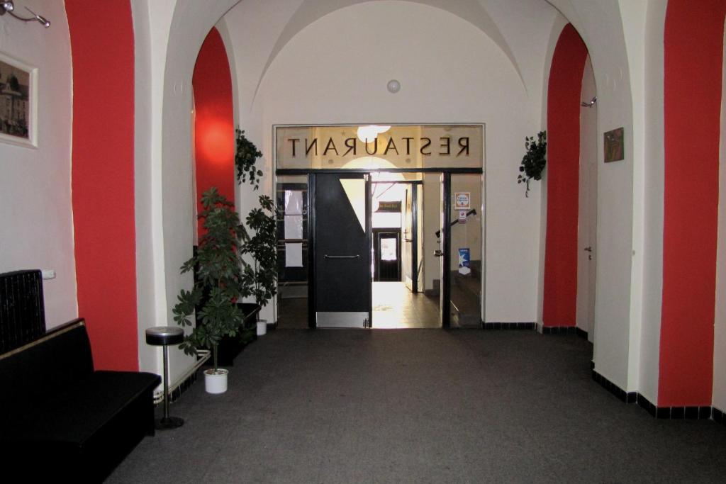 Hotel Posta Benesov  Extérieur photo